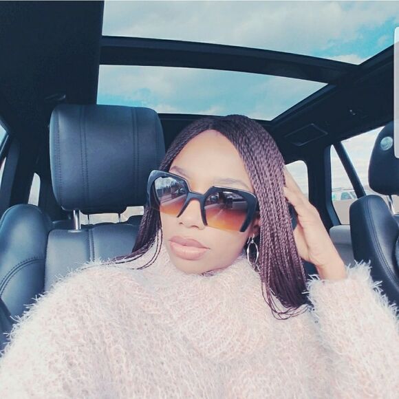 Braided wig with lace at the middle - Picture 2 of 7